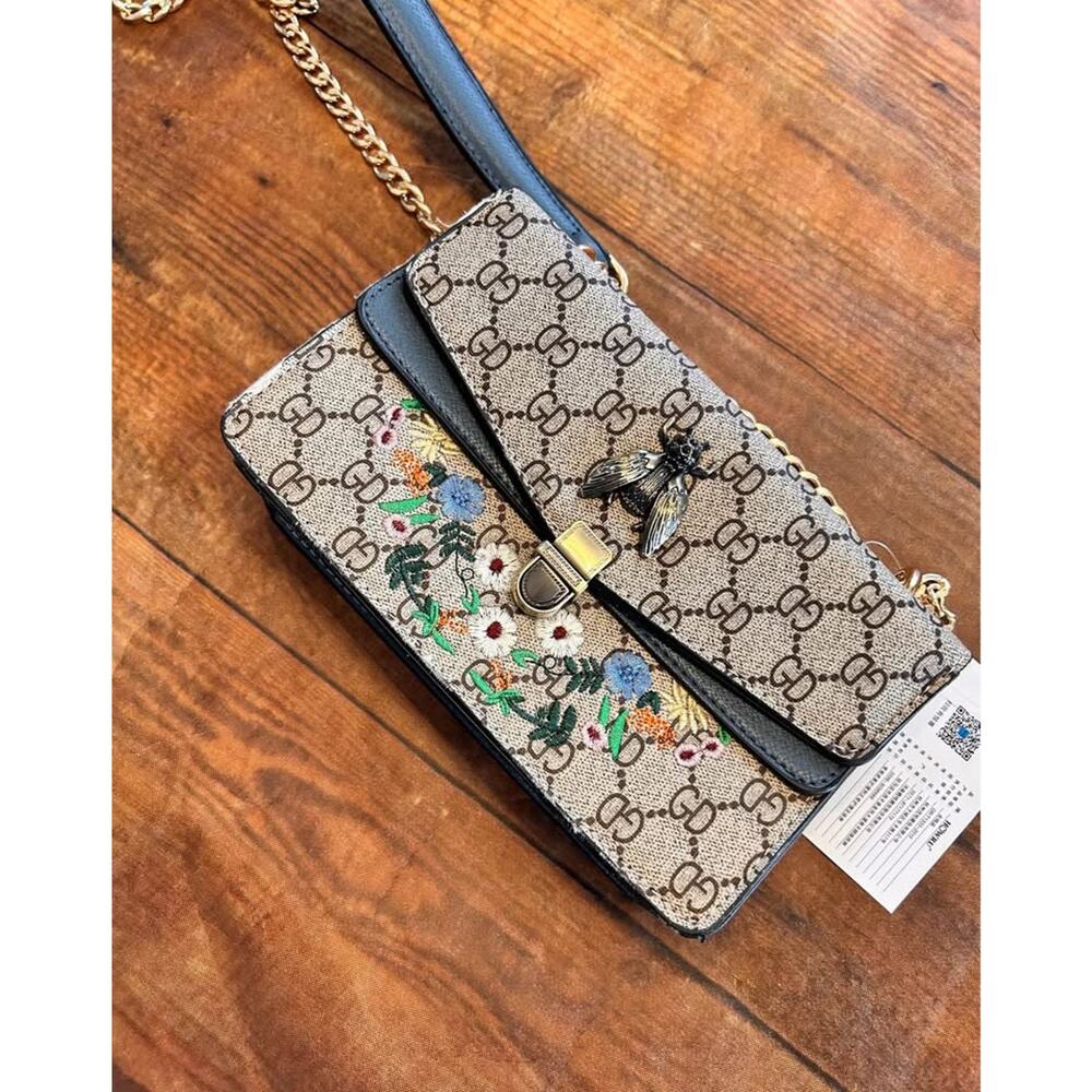 Flowers and Bee purse NEW‎